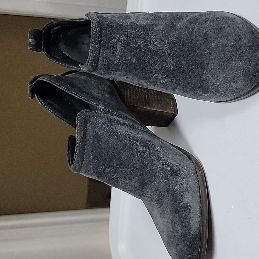 Vince Camuto Francia Bootie, Dark Grey Suede sz8